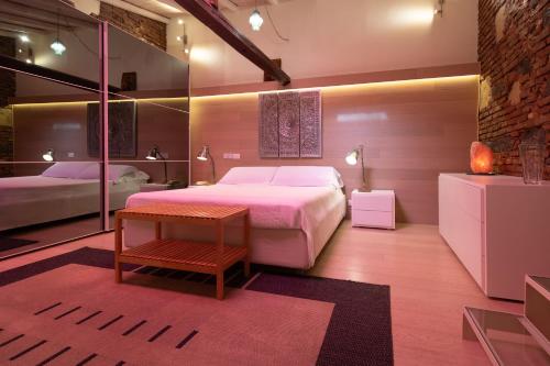 Un pat sau paturi într-o cameră la Amenano Luxury