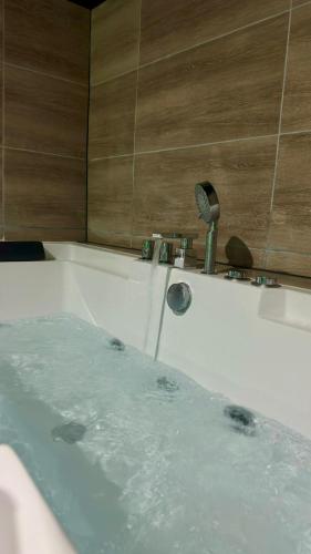 Φωτογραφία από το άλμπουμ του Love Room - Jungle expérience στο Belfort