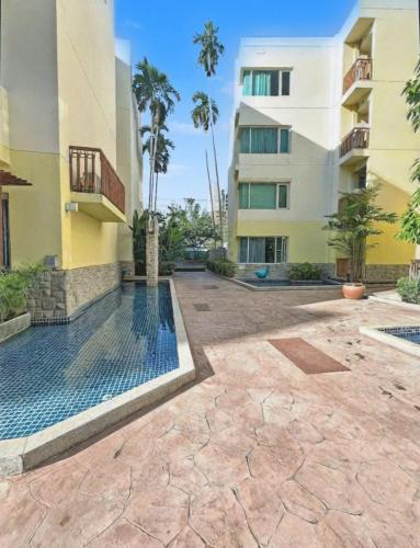 a swimming pool in the courtyard of a building at Mykonos Hua Hin - 1 bdr Condo Shared Pool Downtown in Hua Hin