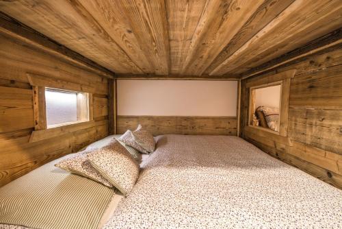 a bedroom in a log cabin with a bed at Chata Škerda - Zuberec in Zuberec