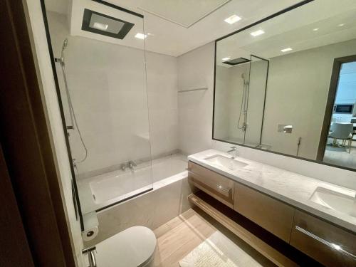 Koupelna v ubytování High Floor 1 BHK with great view