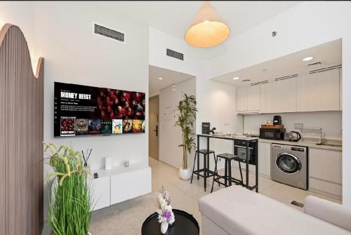 Modern Flat close to Burj Khalifa with stunning pool