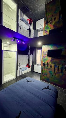 Ένα ή περισσότερα κρεβάτια σε δωμάτιο στο Love Room - fluo expérience