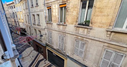 Tòa nhà nơi căn hộ tọa lạc