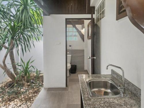 Φωτογραφία από το άλμπουμ του Luxury Seaview 6 Bedrooms with Infinity Pool Villa, private Gym, Superfast WIFI σε Surin Beach