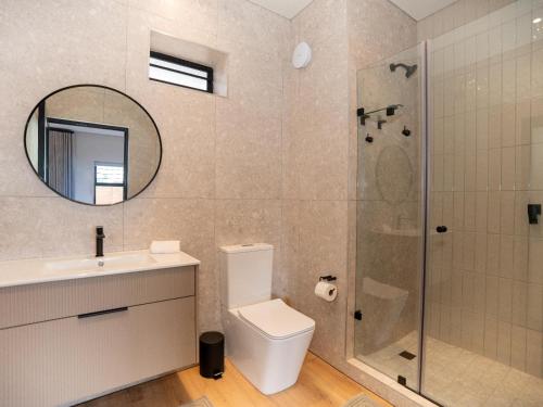 Et badeværelse på The Circle Luxury Self Catering Studios