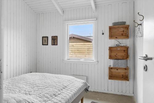 a bedroom with a bed and a window at 1014-Thisted-Sletningen-7 in Torsted