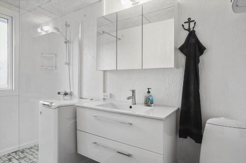 a white bathroom with a sink and a toilet at 525-Vestervig-Spovevej-5 in Vestervig