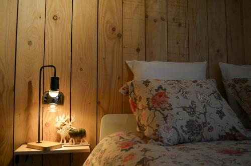 Ένα ή περισσότερα κρεβάτια σε δωμάτιο στο Le Relais d'Hubert