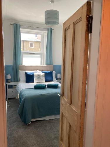 En eller flere senge i et værelse på The Bonnie Stay Garden Apartment