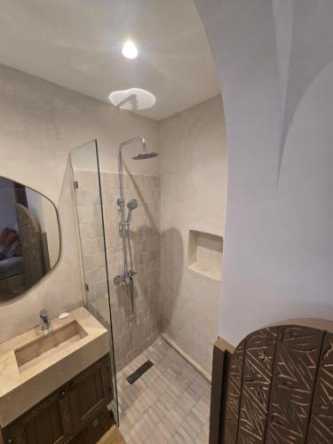 Koupelna v ubytování Riad Alaya by Maison Amellal
