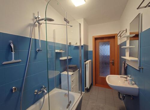 Ванная комната в Moderne Ferienwohnung am Rennsteig zum Wohlfühlen