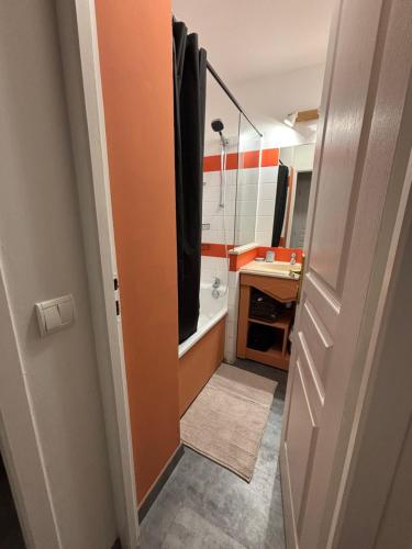 Køkken eller tekøkken på Rez de chaussée, vue sur le Golf et parking gratuit