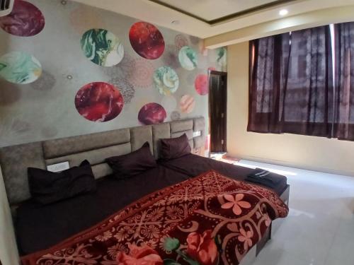 Postel nebo postele na pokoji v ubytování Agam homestay- Few steps walk From Golden Temple