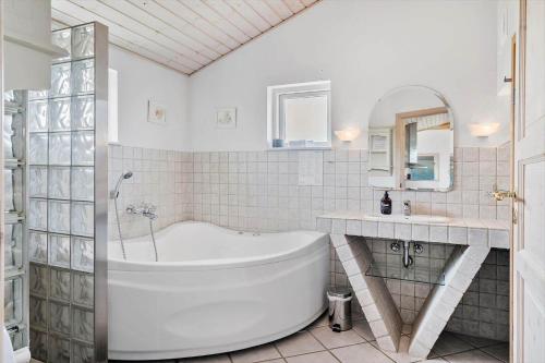 Ένα μπάνιο στο 1066-Thisted-Nordvestbak-16