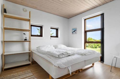 Postel nebo postele na pokoji v ubytování 890-Snedsted-Niels-Juels-Vej-41