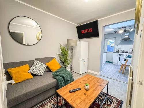 a living room with a couch and a table at Charming 3BR in Oxford Centre in Oxford