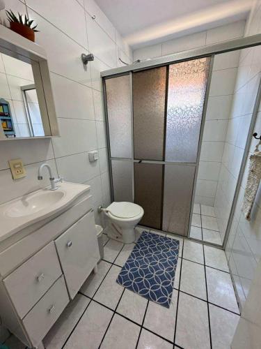 a bathroom with a shower and a toilet and a sink at Minha Casa Palmas 2 in Governador Celso Ramos