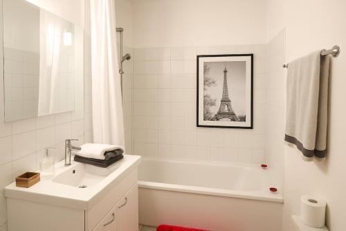 Tour Eiffel studio apartment