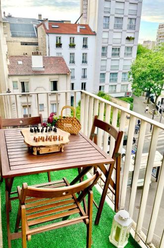 Tour Eiffel studio apartment