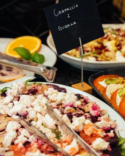 Hrana v oz. blizu hotela