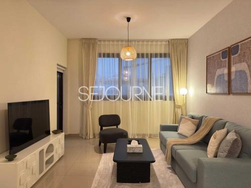 Cozy & Bright 1BR La Riviera Estate A