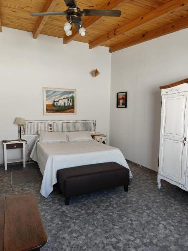 En eller flere senge i et værelse på Los Cardos