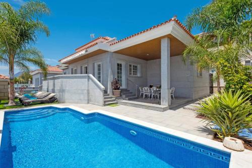 Villa Leonardo Dos by Villa Plus