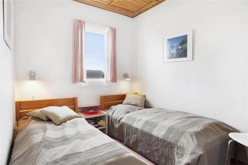 two beds in a room with a window at 266-Vestervig-Havnevej-1-lejl-19 in Vestervig