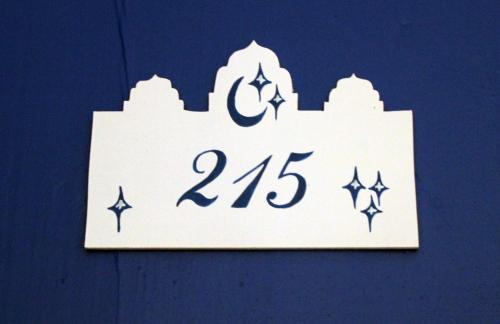 a sign on a wall with the number at The Dreamers&Co in Córdoba