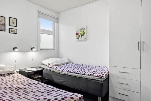 a bedroom with two beds and a window at 254-Vestervig-Havnevej-1-lejl-4 in Vestervig