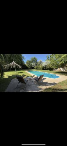 Swimmingpoolen hos eller tæt på Countryside retreat getaway