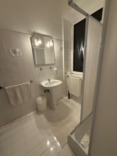 Koupelna v ubytování Aranyhídszálló