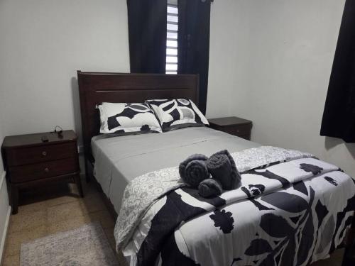 Ένα ή περισσότερα κρεβάτια σε δωμάτιο στο Escape to Paradise in Arecibo