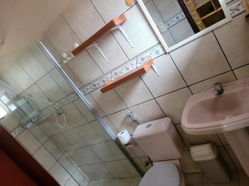 Ένα μπάνιο στο Hostal Landivar - A media cuadra de la plaza