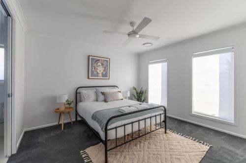 Кровать или кровати в номере Lavender and Olive