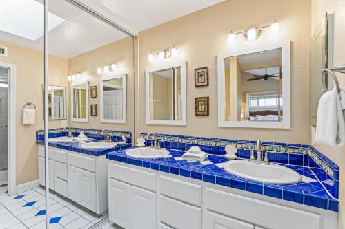 a bathroom with two sinks and two mirrors at 4BR Beach Condo Kids Hideaway Walk to Beach Casino Ole Hanson in San Clemente