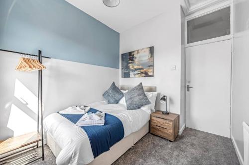 En eller flere senge i et værelse på Stay Menorca Bolton