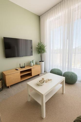 Vistacana The Towers 1BR Pool Access