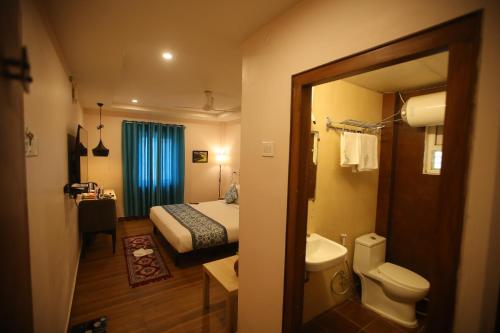 Koupelna v ubytování De Crown Luxury Hotel