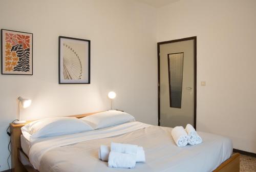 Ένα ή περισσότερα κρεβάτια σε δωμάτιο στο Garden - residence in the center of Barzio