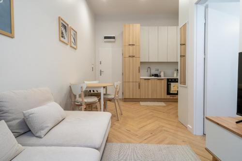 Dyrekcyjna Charming Apartment by BookingHost