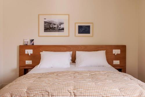 Postel nebo postele na pokoji v ubytování ALFRED HOTELS Paris Gare du Nord