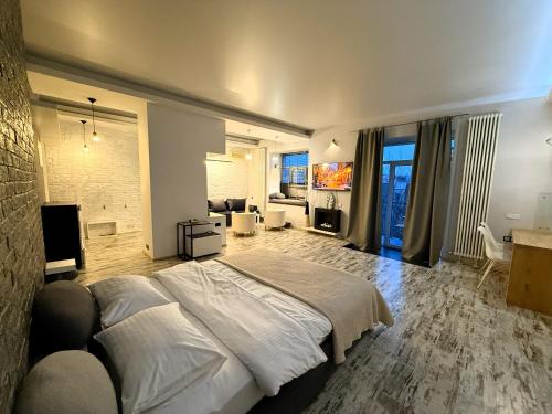 Giường trong phòng chung tại Kyiv Tokyo Apartment