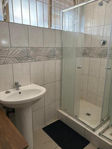 Koupelna v ubytování Loch Logan flat