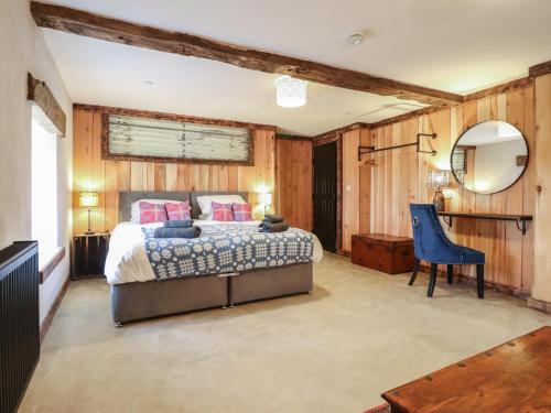 En eller flere senge i et værelse på Godre'r Gyrn, Plas Moelfre Hall Barns