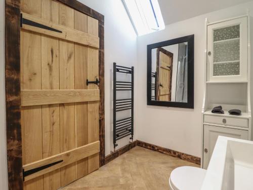 Et badeværelse på Godre'r Gyrn, Plas Moelfre Hall Barns