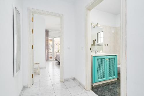 Ένα μπάνιο στο Apto 8 Almoraide Suites