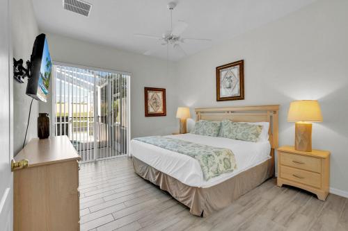 a bedroom with a bed and a window at Much Needed Private Relaxation Home in Davenport