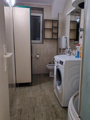 a bathroom with a washing machine and a washer at Signorina in Smederevo